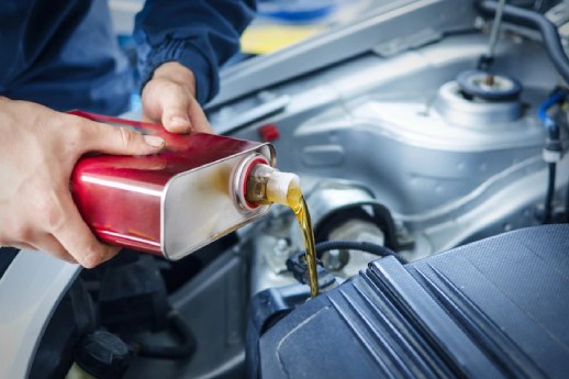 Honda Car showrooms in Mumbai | 5 Advantages Of Timely Engine Oil Change