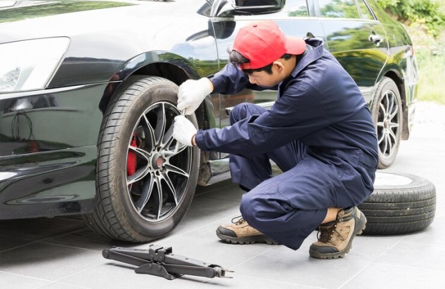 10 Essential Car Maintenance Tips for Beginners: Keep Your Vehicle Running Smoothly Mechanic performing car maintenance by checking tire pressure