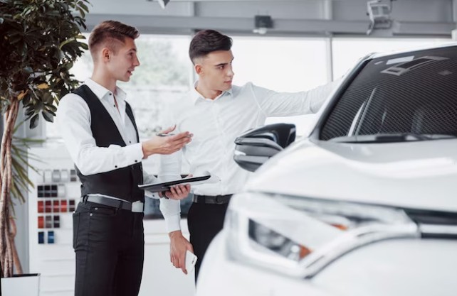 Solitaire Honda | Your Ultimate Guide to Buying Used Honda Cars in Mumbai - Top Models and Tips Used Honda car driving through the streets of Mumbai